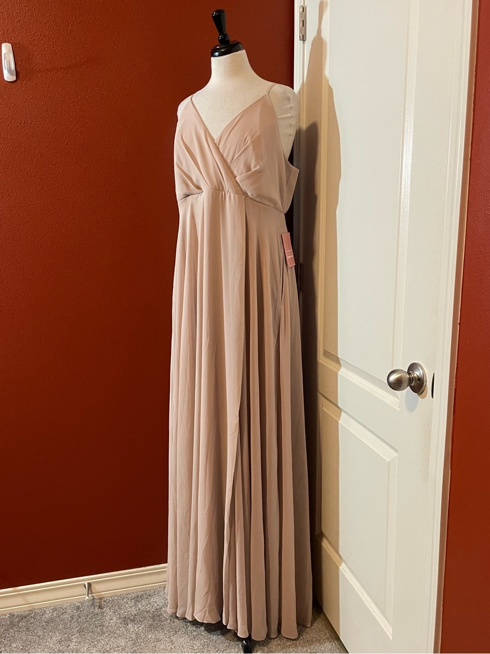 Birdy Grey Women’s NWT Kaia Taupe Empire Waist Sweetheart V Neck Chiffon Dress